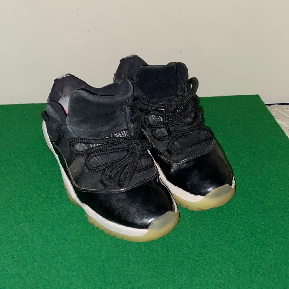 Jordan 11 lows